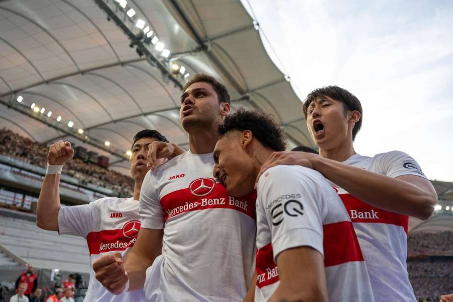 Stuttgart jubler over 3:0-festen i nedrykningspremieren mod HSV.