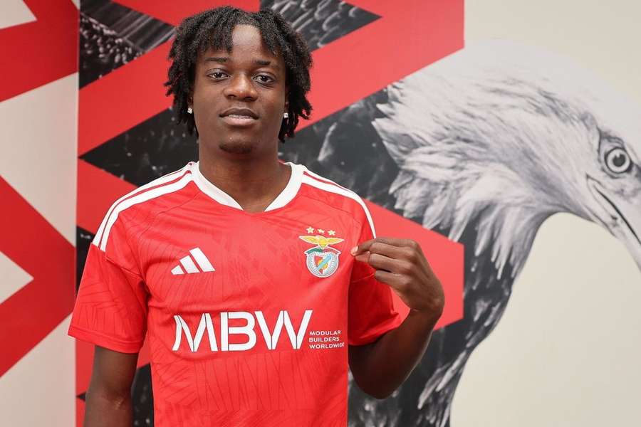 Alan Lembakoali apresentado no Benfica Alan Lembakoali apresentado no Benfica