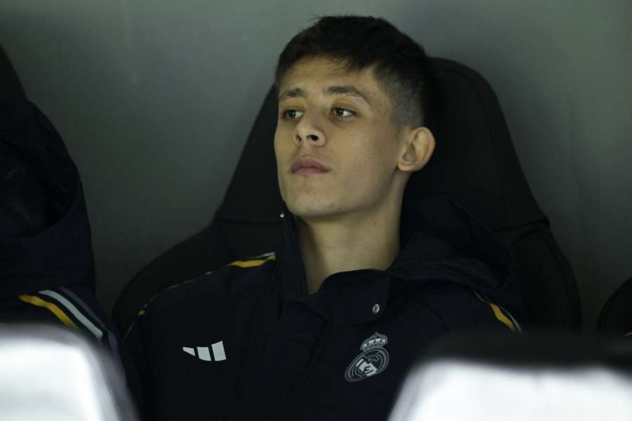 Güler, na ławce na Santiago Bernabéu
