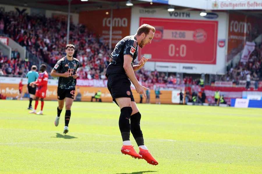 Harry Kane celebra un gol con el Bayern.