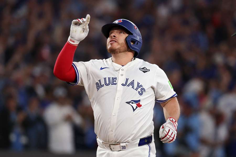 El mexicano Alejandro Kirk brilla y hace historia en el primer juego de la Serie Mundial El mexicano Alejandro Kirk brilla y hace historia en el primer juego de la Serie Mundial