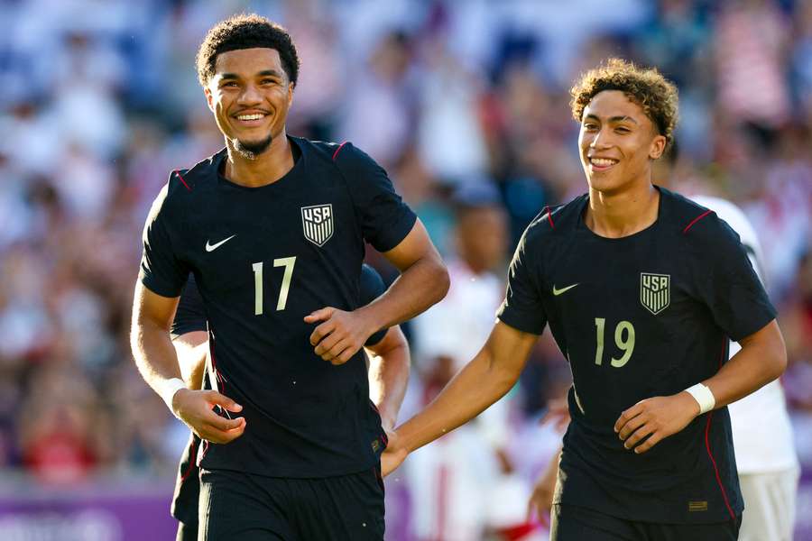 Tillman (17) marcou de pênalti em EUA 4x1 Peru Tillman (17) marcou de pênalti em EUA 4x1 Peru