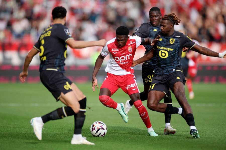 Monaco tirou proveito de expulsão para somar um ponto Monaco tirou proveito de expulsão para somar um ponto