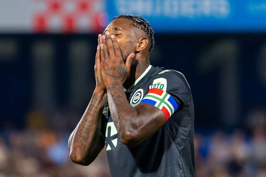 Leandro Bacuna besliste het uitduel bij Fortuna met een curieuze eigen treffer