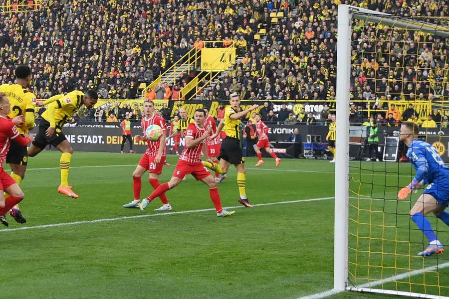 Kippenvelmoment: Haller scoort zijn eerste doelpunt op wereldkankerdag