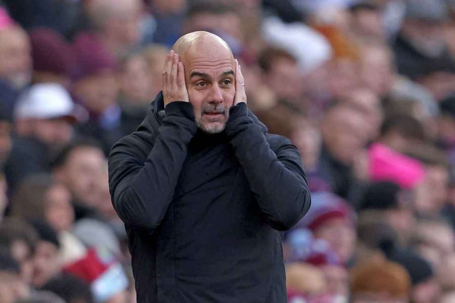 Pep Guardiola vive o pior momento de sua carreira