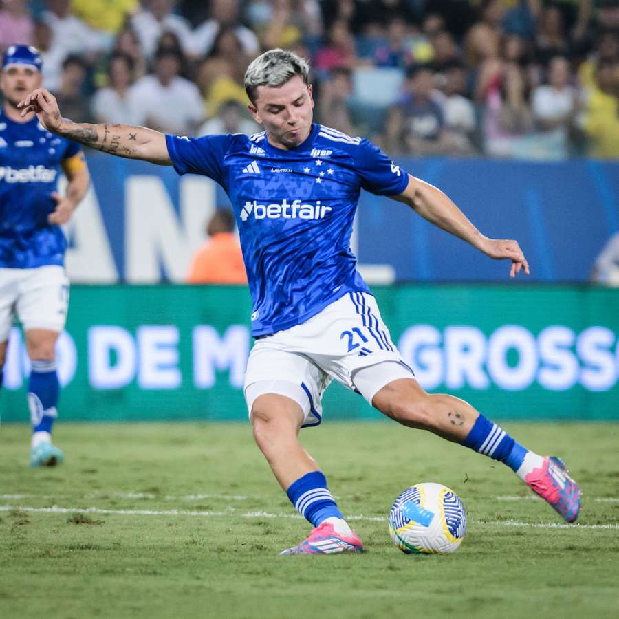 Barreal perdeu oportunidade de gol após demorar a finalizar