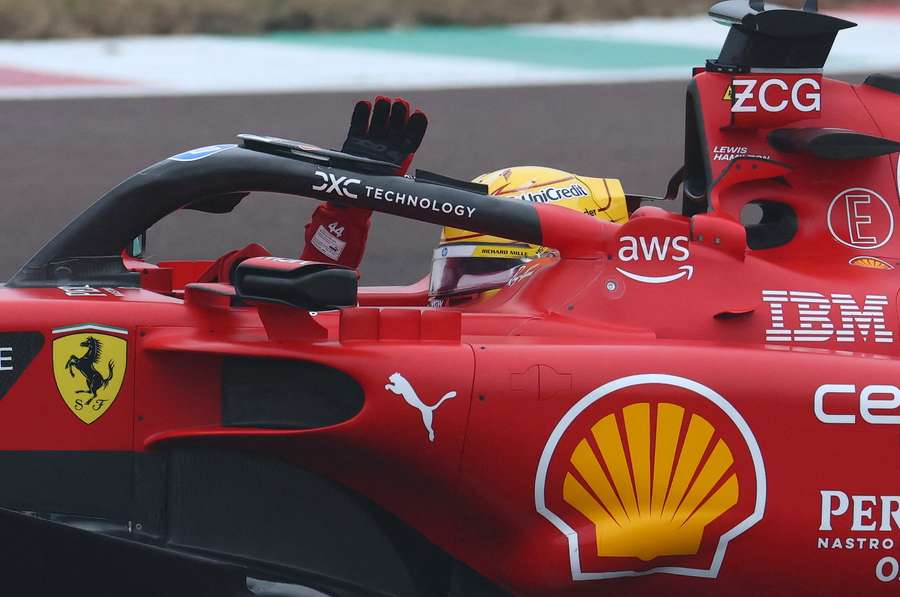 Hamilton con la Ferrari
