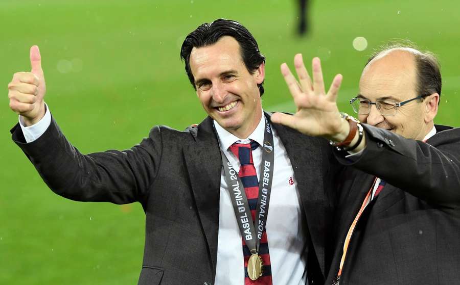 Unai Emery coached Alvaro Negredo in Sevilla Unai Emery coached Alvaro Negredo in Sevilla
