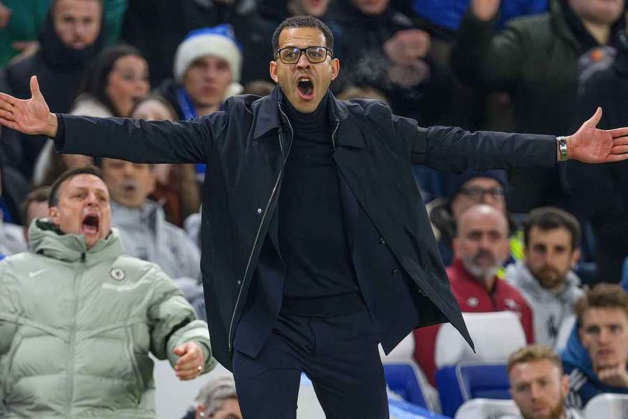 Chelsea change transfer plans as they move to sign centre-back THIS month Chelsea change transfer plans as they move to sign centre-back THIS month