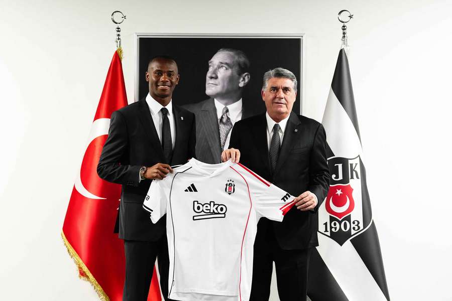 Tiago Djaló é reforço do Besiktas para os próximos três anos