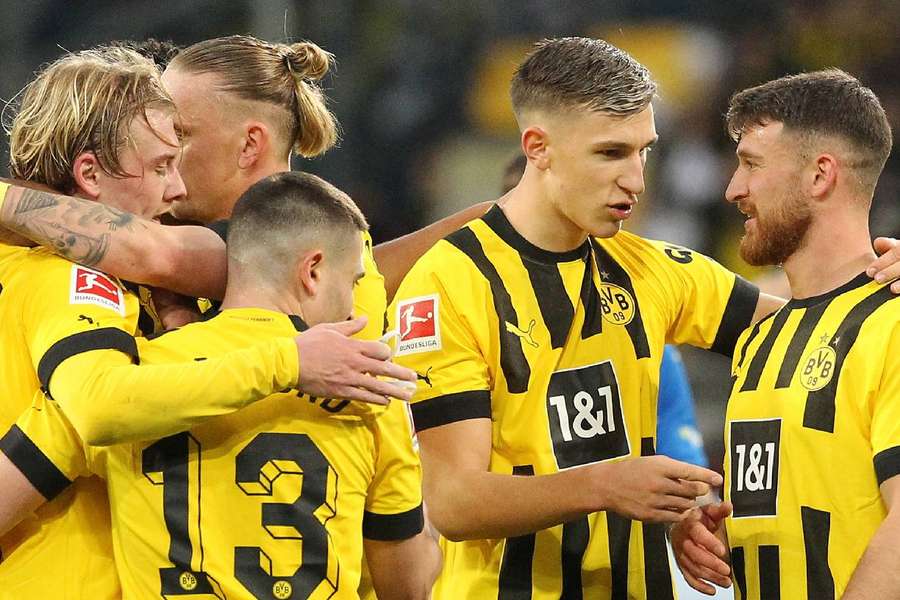 Bayern e Dortmund seguem na corrida pelo título da Bundesliga de olho na Champions