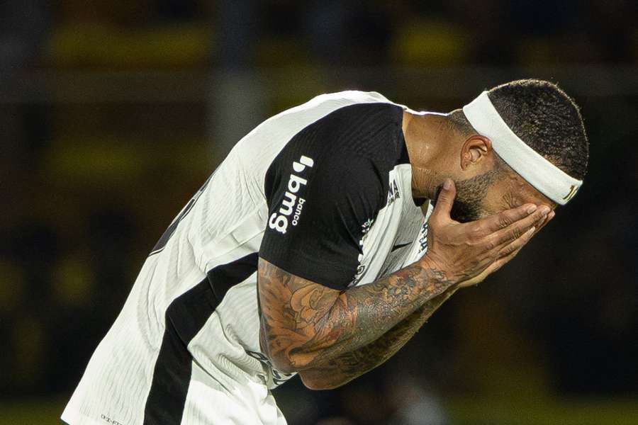 Memphis bateu penálti de cavadinha e Walter defendeu