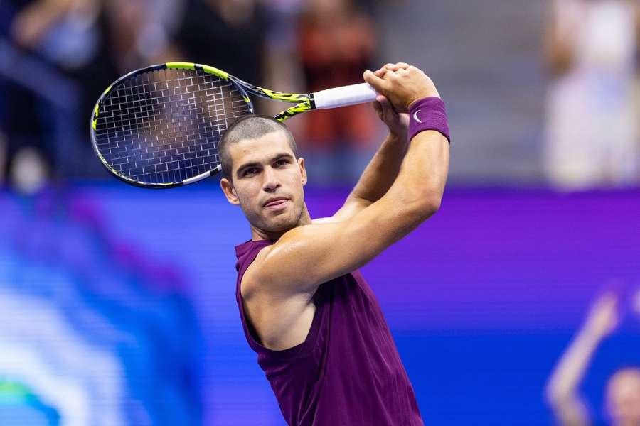 Alcaraz concede sólo cuatro juegos ante Bellucci y avanza en el US Open