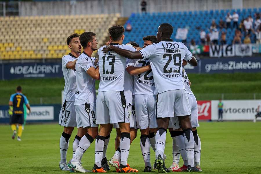 Vitória de Guimarães celebrou triunfo na Eslovénia
