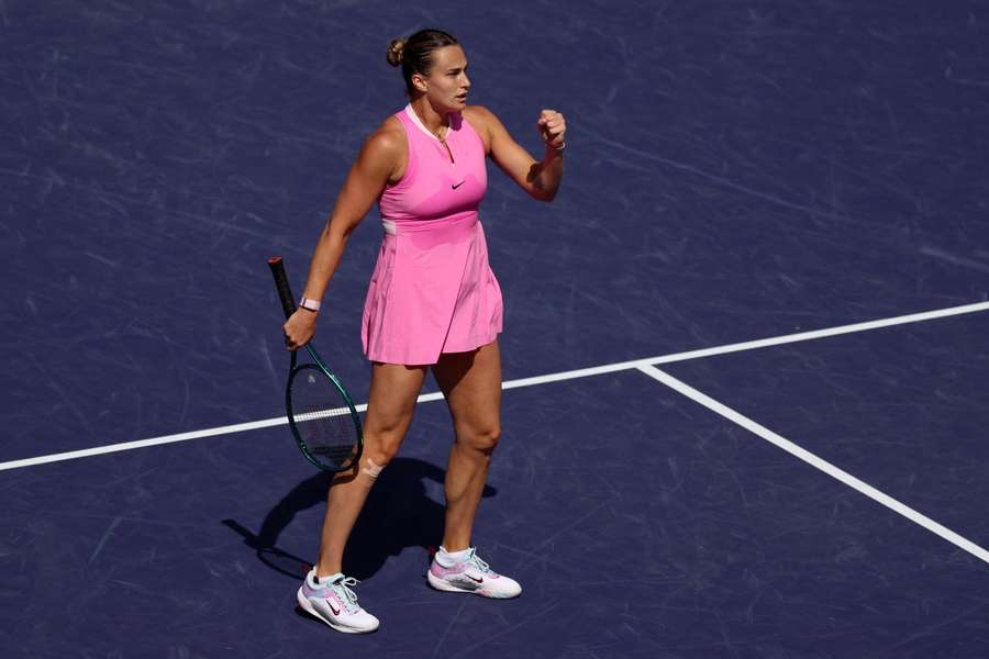 Aryna Sabalenka won in straight sets van Emma Raducanu