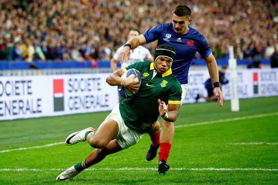 South Africa's Kurt-Lee Arendse scoring a try