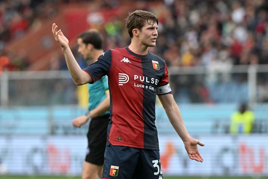 West Ham si vyhlédl náhradu za Součka. Klíčový hráč Janova je jeho mladší verzí