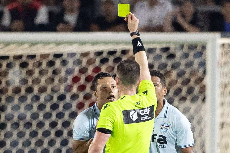 Marlon foi amarelado pela arbitragem após reclamações