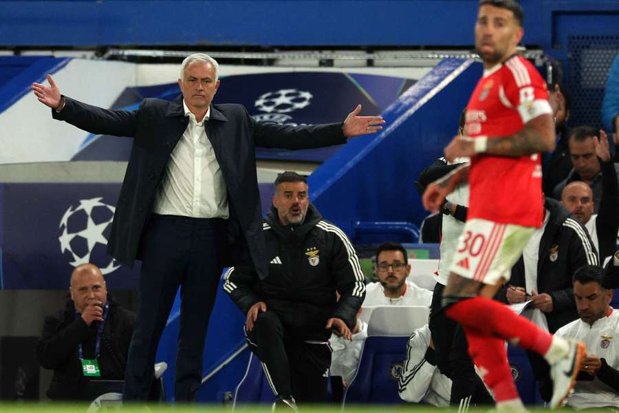 Chelsea domine le Benfica de Mourinho grâce à un contre-son-camp