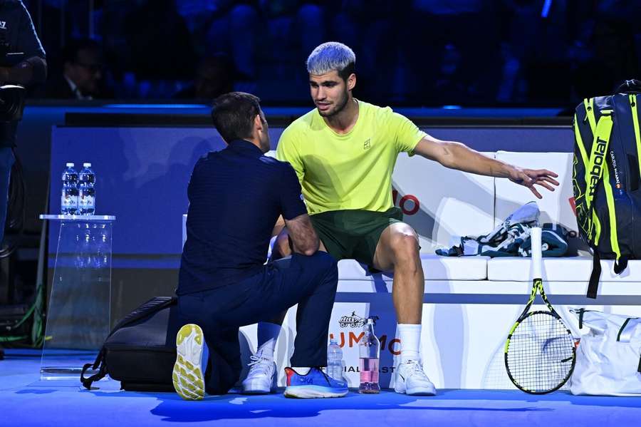 Alcaraze trápí zdravotní potíže. Alcaraze trápí zdravotní potíže.