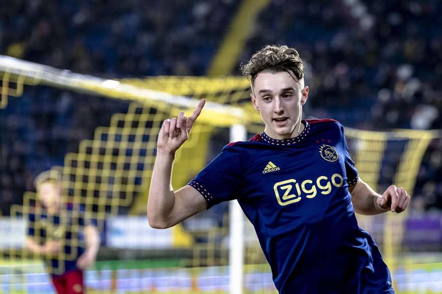 Youri Baas viert zijn doelpunt tegen NAC Breda