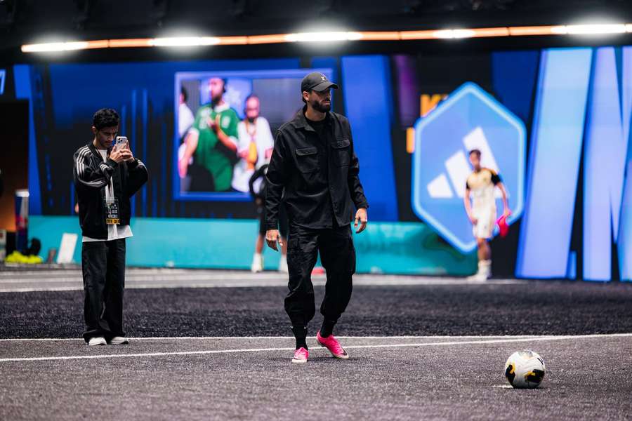 Carrasco, antes de marcar su penalti presidente