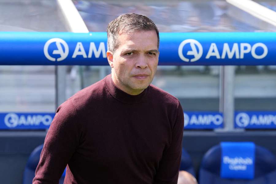 Luis Castro on the touchline