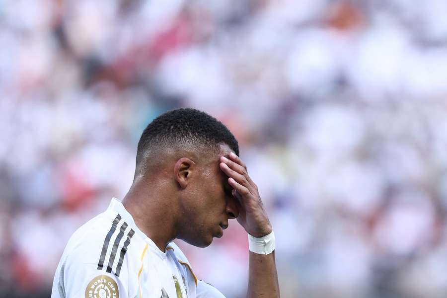 Mbappé levou a pior no reencontro com o PSG