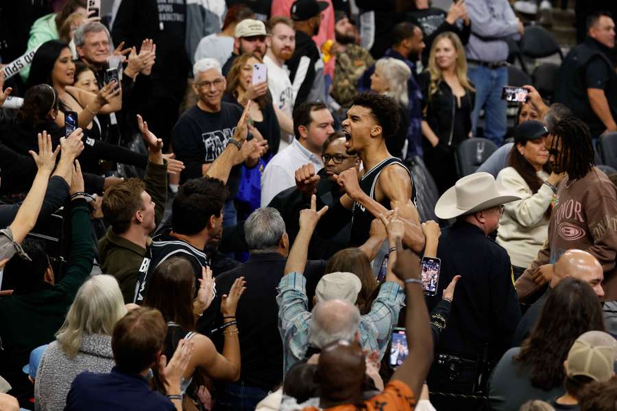 Wembanyama celebra en San Antonio