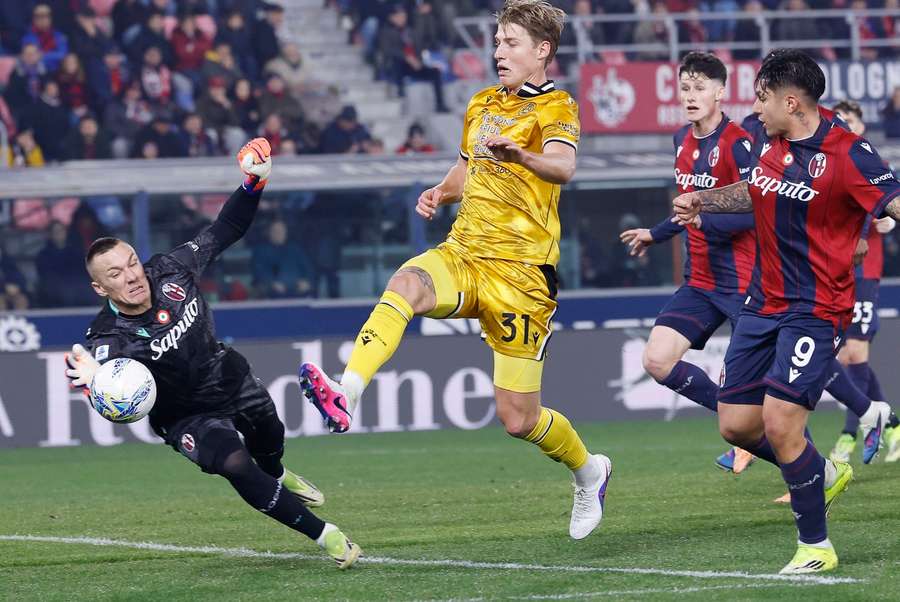 Skorupski wreszcie z czystym kontem w Serie A, ale Buksa i Piotrowski ułatwili zadanie