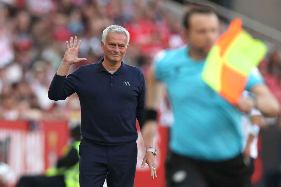 Mourinho podľa svojich slov zatiaľ žiadny kontakt s Realom nemal.