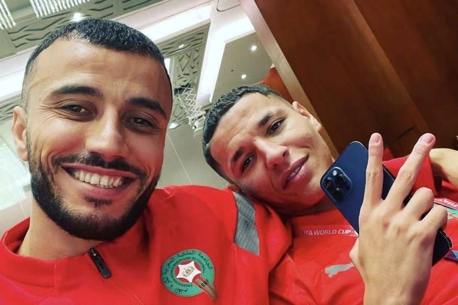 O capitão Romain Saiss com Harit no hotel da seleção marroquina