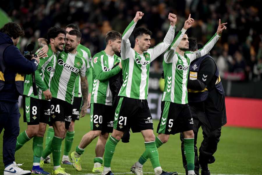 Sigue el Betis - Feyenoord en Flashscore