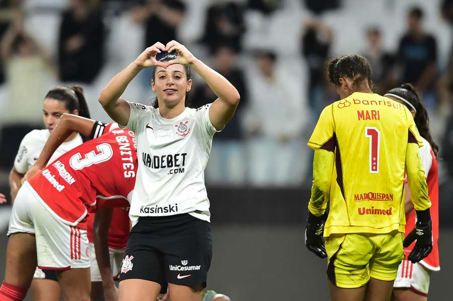 Duda Sampaio abriu o placar para o Corinthians contra o Inter
