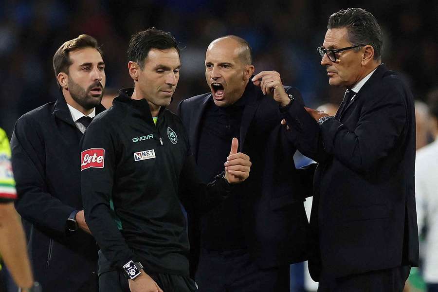Massimiliano Allegri dopo l'espulsione Massimiliano Allegri dopo l'espulsione