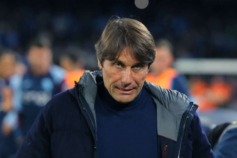 Conte se hráčům snaží předat svoje zkušenosti z bojů o tituly.
