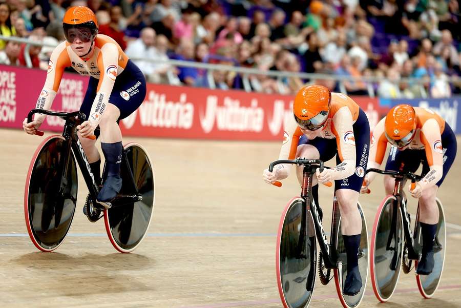 De Nederlandse vrouwen-sprintploeg in actie in Schotland