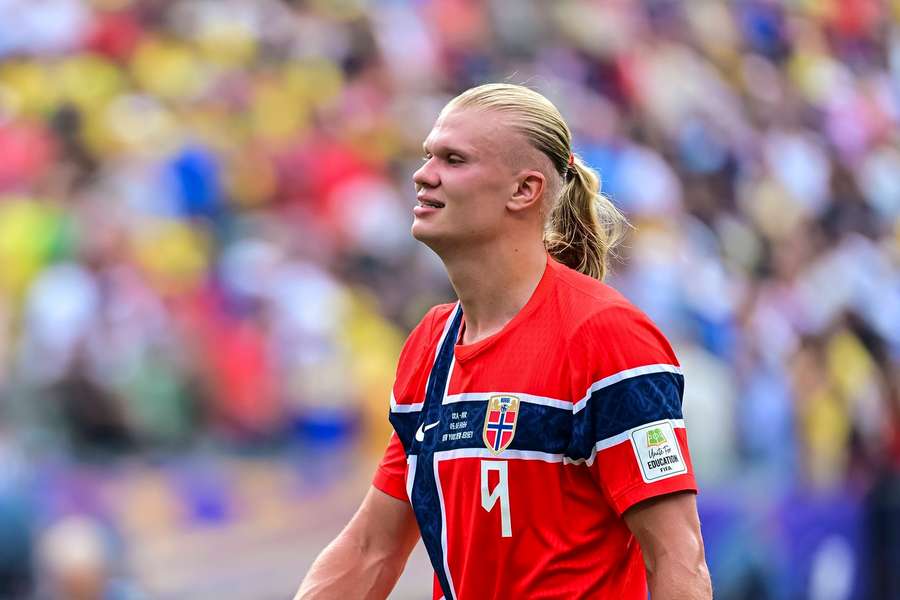 Erling Haaland kolekcjonuje koszulki rywali jego reprezentacji Erling Haaland kolekcjonuje koszulki rywali jego reprezentacji