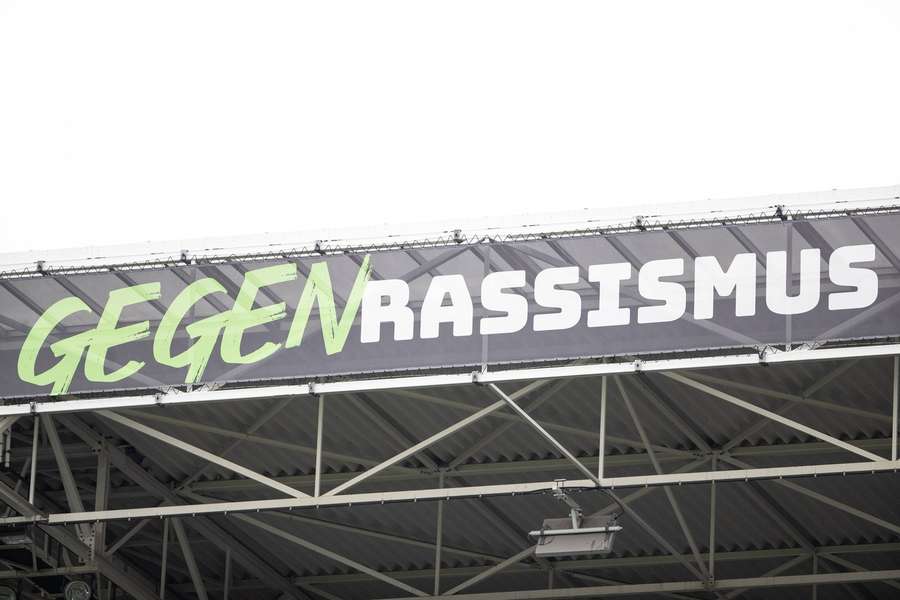 Rassismus tritt leider immer wieder im Sport auf.