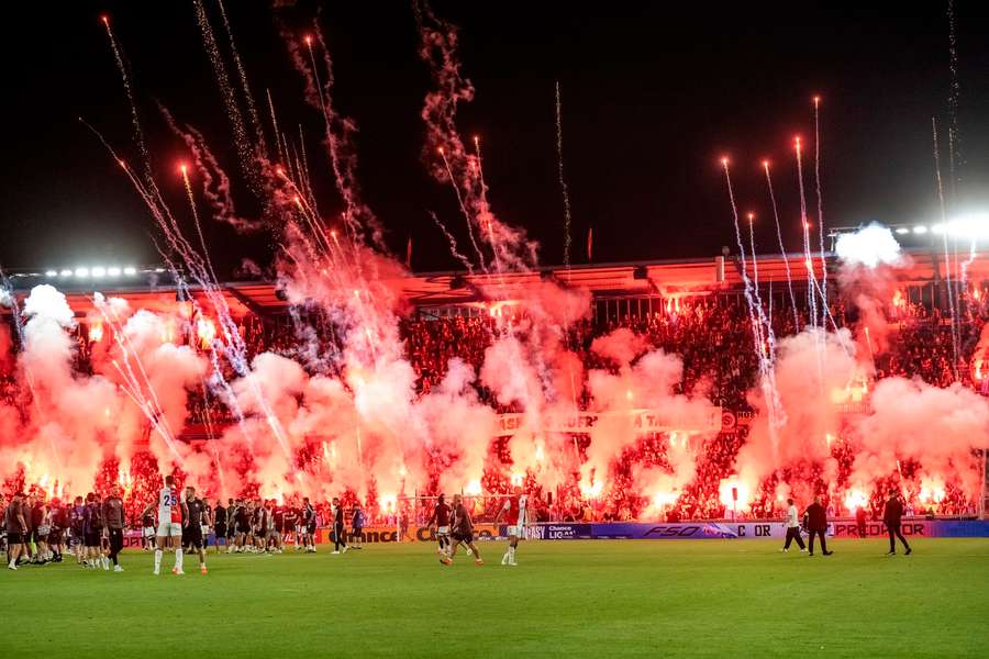 Spartu, Slavii i Baník řeší disciplinárka kvůli fanouškům i pyrotechnice. Spartu, Slavii i Baník řeší disciplinárka kvůli fanouškům i pyrotechnice.