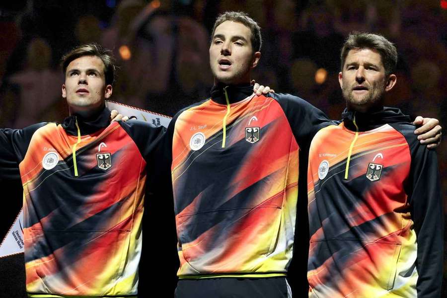 Topspieler Jan-Lennard Struff in der Mitte von Daniel Altmaier und Michael Kohlmann.