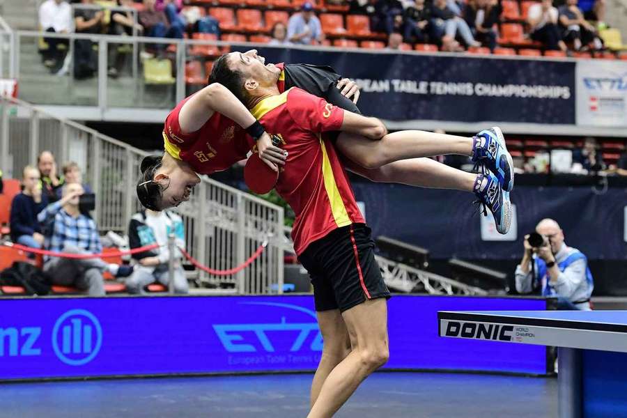 Álvaro Robles y María Xiao celebran la victoria en la final.