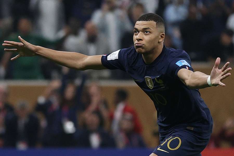 Media: Kylian Mbappe przeniesie się tego lata do Realu Madryt