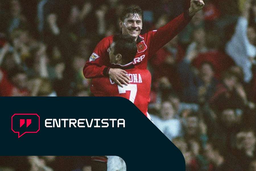Andrei Kanchelskis celebra con Eric Cantona el triplete marcado en el derbi de Manchester el 24 de noviembre de 1994. Andrei Kanchelskis celebra con Eric Cantona el triplete marcado en el derbi de Manchester el 24 de noviembre de 1994.
