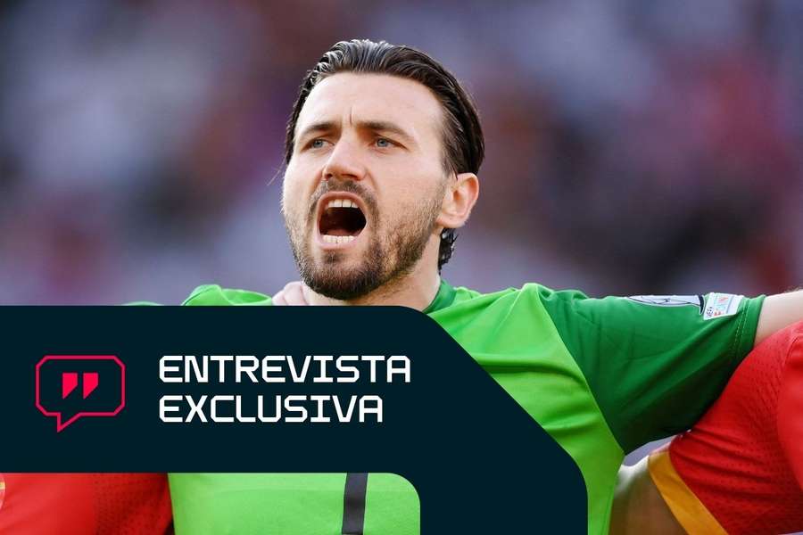 Stole Dimitrievski entona el himno nacional de Macedonia del Norte