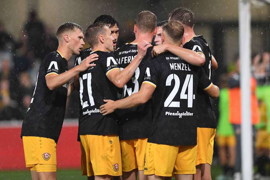 Dresden zieht durch den Sieg am SV Sandhausen sowie Lokalrivale Erzgebirge Aue vorbei.