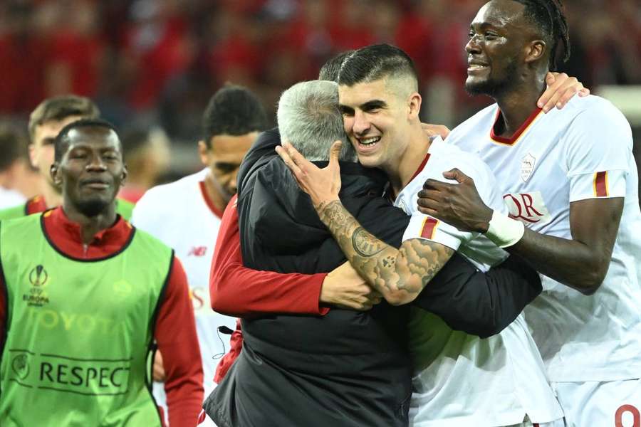 Jose Mourinho celebrates with his players after reaching a second successive European final