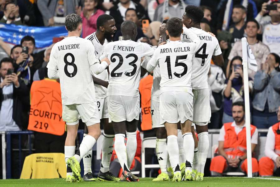 Jogadores do Real Madrid festejam um golo contra o Borussia Dortmund