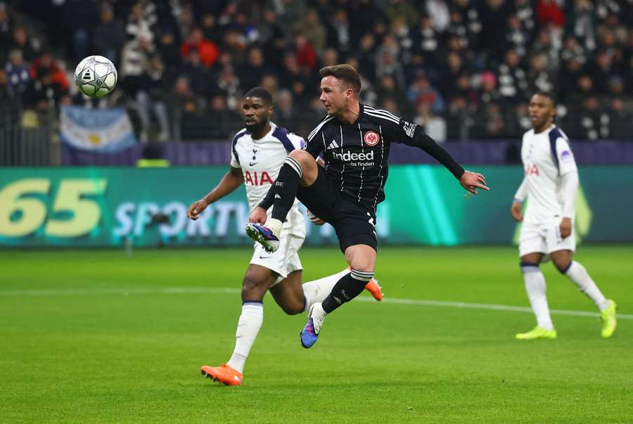 Eintracht Frankfurt midfielder Gotze makes 'come and get me' plea to Ronaldo Eintracht Frankfurt midfielder Gotze makes 'come and get me' plea to Ronaldo